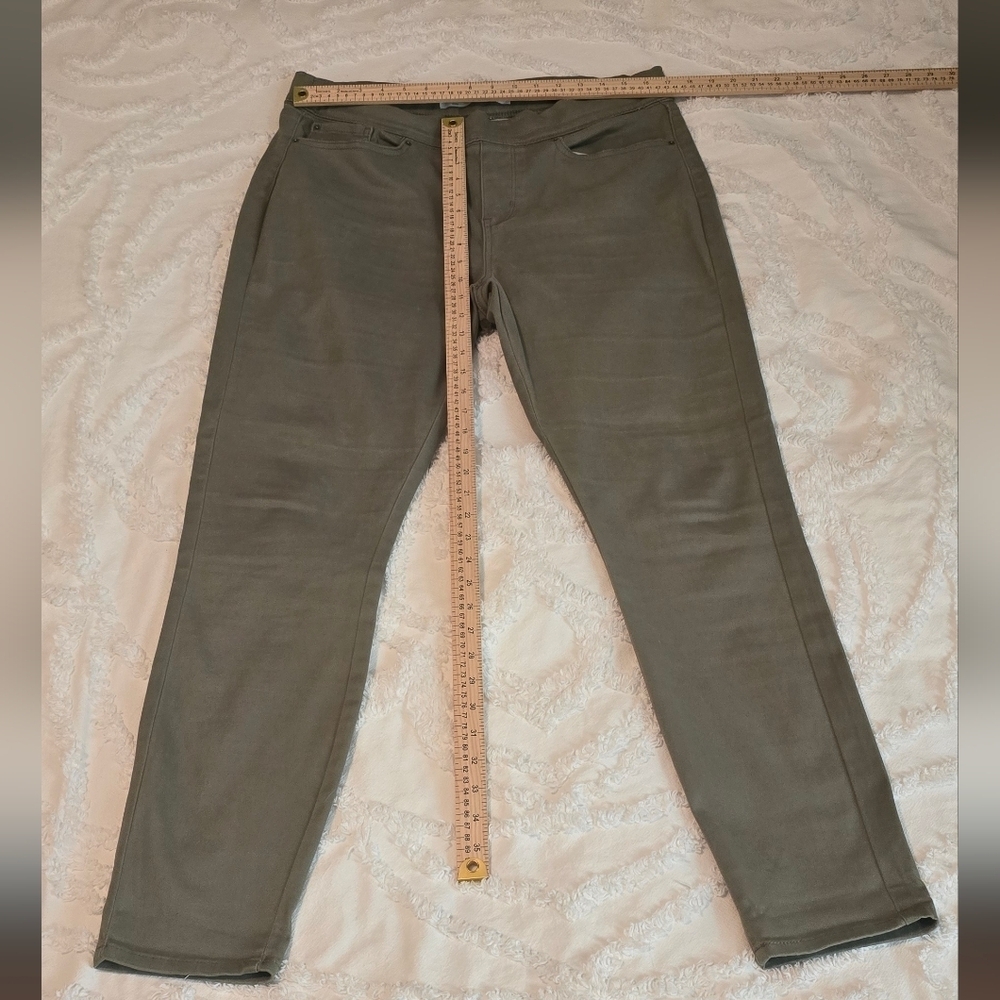 Levi Women's Olive Green Pullon 5 Pocket Pants, Size 16L (1204)